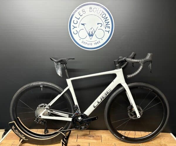 Vélo route CUBE Attain SLX 2025 NEUF Taille 53 105 DI2