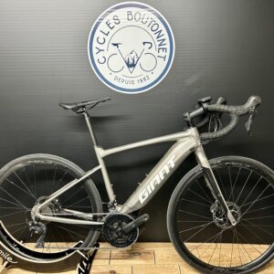 Vélo route GIANT Road E+2 PRO 2021 Taille M totalisant 2030kms