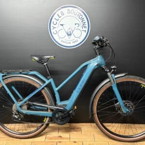 VTC électrique CUBE Kathmandu ONE comme neuf Taille 46 Moteur BOSCH CX totalisant 2821kms mod 2021