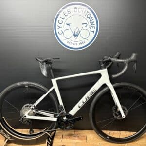 Vélo route CUBE Attain SLX 2025 NEUF Taille 53 105 DI2