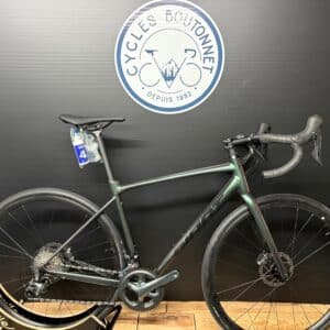 Vélo route Giant Content AR2 2025 NEUF Taille M freins a disques hydraulique