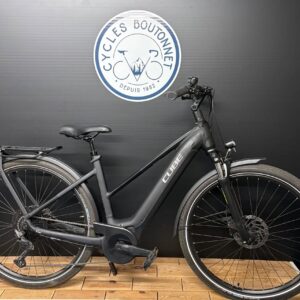 VTC électrique TEST CUBE Touring Hybrid PRO 625w 2025 Taille 50 totalisant 300kms Comme NEUF