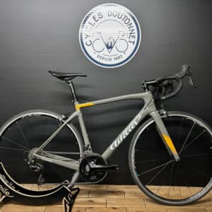 Vélo de route WILIER GTR Team carbone Taille M de 2024 comme neuf 2*11vitesses
