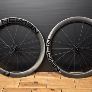 Paire de roues route NEWMEN Streem C.49/54 DISC NEUVE Carbone 1.390 kgs 2026 Corps XD ou SHimano